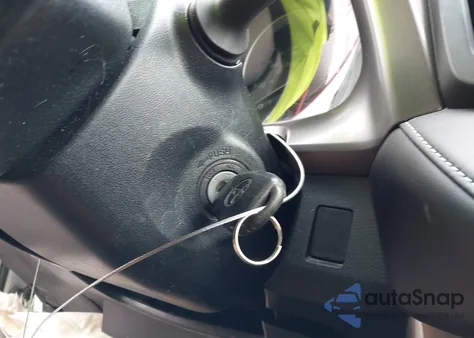 2017 Toyota Rav4 Xle z USA, uszkodzony, nr VIN JTMWFREV2HJ130675